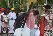 Tablo Jalan Salib Hidup di Seminari Petrus van Diepen Tablo Jalan Salib Hidup di Seminari Petrus van Diepen