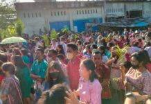 Umat Katolik Tumpah Ruah pada Misa Minggu Palma di Gereja Santo Arnoldus Janssen Sorong Misa Minggu Palma di Gereja Santo Arnoldus Janssen