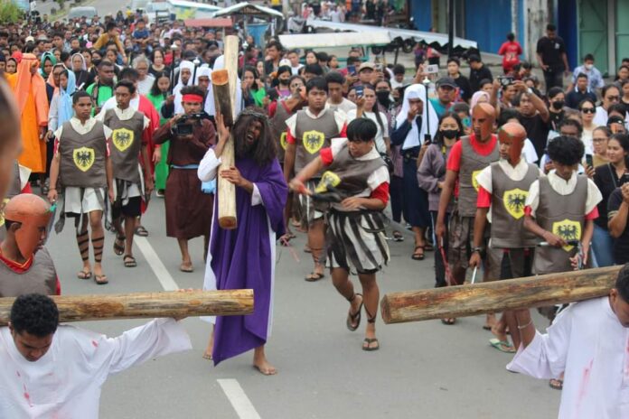 OMK Imanuel Sanggeng Manokwari Kembali Menggelar Drama Tablo Jalan Salib Hidup