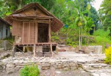 Persiapan Menyongsong Perayaan Masuknya Agama Katolik di Kampung Raduria Persiapan Menyongsong Perayaan Masuknya Agama Katolik