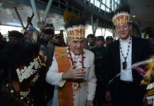 Duta Besar Vatikan Mgr. Piero Pioppo Tiba di Bandar Udara Domine Edward Osok (DEO) Kota Sorong Mgr. Piero Pioppo Tiba di Bandar Udara Domine Edward Osok