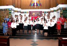 74 Krismawan-Krismawati Paroki St. Petrus Remu-Sorong Menerima Sakramen Krisma