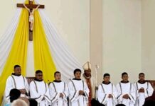 Pada Hari Raya Penampakan Tuhan, Uskup Jayapura Menahbiskan 7 Orang Diakon Saudara Dina