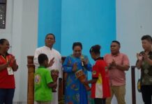 Wakil Bupati Bersama Pastor Ketua TPW Membuka Kegiatan Temu Sekami Se-TPW Fakfak