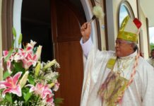 Mgr. Hilarion Datus Lega Memberkati Gereja St. Yosep Senopi