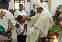 Uskup Manokwari-Sorong Memberikan Sakramen Krisma Kepada 37 Umat Paroki St. Arnoldus Janssen, Malanu, Sorong