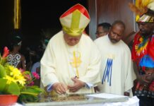 Mgr. Hilarion Datus Lega Memberkati Gereja St. Yoseph Freinademetz, Malasilen, Malanu
