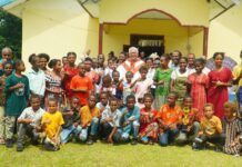 Mgr. Hilarion Datus Lega Merayakan HUT Ke-6 dan Pelantikan Dewan Praparoki St. Ambrosius, Suswa, Kab. Maybrat