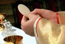 Apa yang keluar dari seseorang, itulah yang menajiskannya