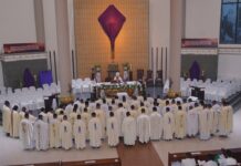 Perayaan Misa Krisma dan Pembaharuan Janji Imamat Berlangsung Meriah di Paroki Ko-Katedral St. Agustinus