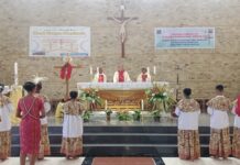 Kirab Salib IYD Satukan Semangat OMK di Sorong, Diwarnai Tarian Tradisional Papua dan Timur