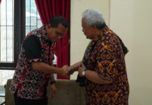Mgr. Hilarion Datus Lega Menyambut Hangat Silaturahmi Gubernur NTT, Melki Lakalena Di Wisma Uskup Manokwari–Sorong