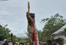 Salib IYD Menyapa Ayata: Sukacita Orang Muda Menyala di Tanah Aifat