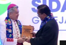 Menag Persembahkan Buku Glosarium Gereja Katolik dalam Pembukaan SAGKI 2025
