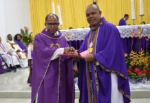 Serah Terima Jabatan Pastor Paroki St. Arnoldus Janssen, Malanu Berlangsung Khidmat dan Penuh Sukacita