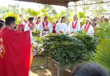 Minggu Palma di Paroki St. Bernadus Malawele-Aimas Berlangsung Khidmat, 800 Umat Hadir