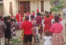 Dimulainya Pekan Suci, Umat Paroki Suswa Rayakan Minggu Palma dengan Perarakan Daun Palma