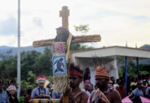 Penyambutan Salib IYD 2027 di Paroki St. Benediktus Fef