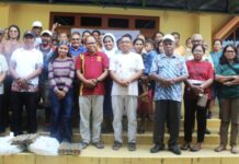 Paroki St. Arnoldus Janssen Malanu Bagikan 80 Paket Sembako kepada Warga Membutuhkan