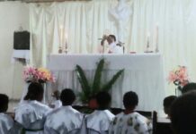 Ratusan Umat Padati Misa Kamis Putih di Paroki Santo Ambrosius Mare