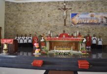 HUT Ke-1 Paroki Santo Paulus Klamalu Berlangsung Meriah, Ditandai Peletakan Batu Pertama Menara Lonceng