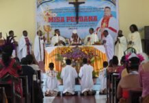 Pastor Belo Rayakan Misa Perdana di Tanah Leluhur Ayata