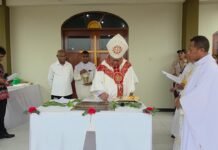 Uskup Hilarion Datus Lega Memberkati Gereja St. Fransiskus Asisi, Bomberai, Distrik Tomage Fakfak