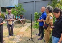 Penuh Sukacita, Tim Dokumentasi Pra-IYD Sambangi Keluarga Penerima Peserta di Sorong